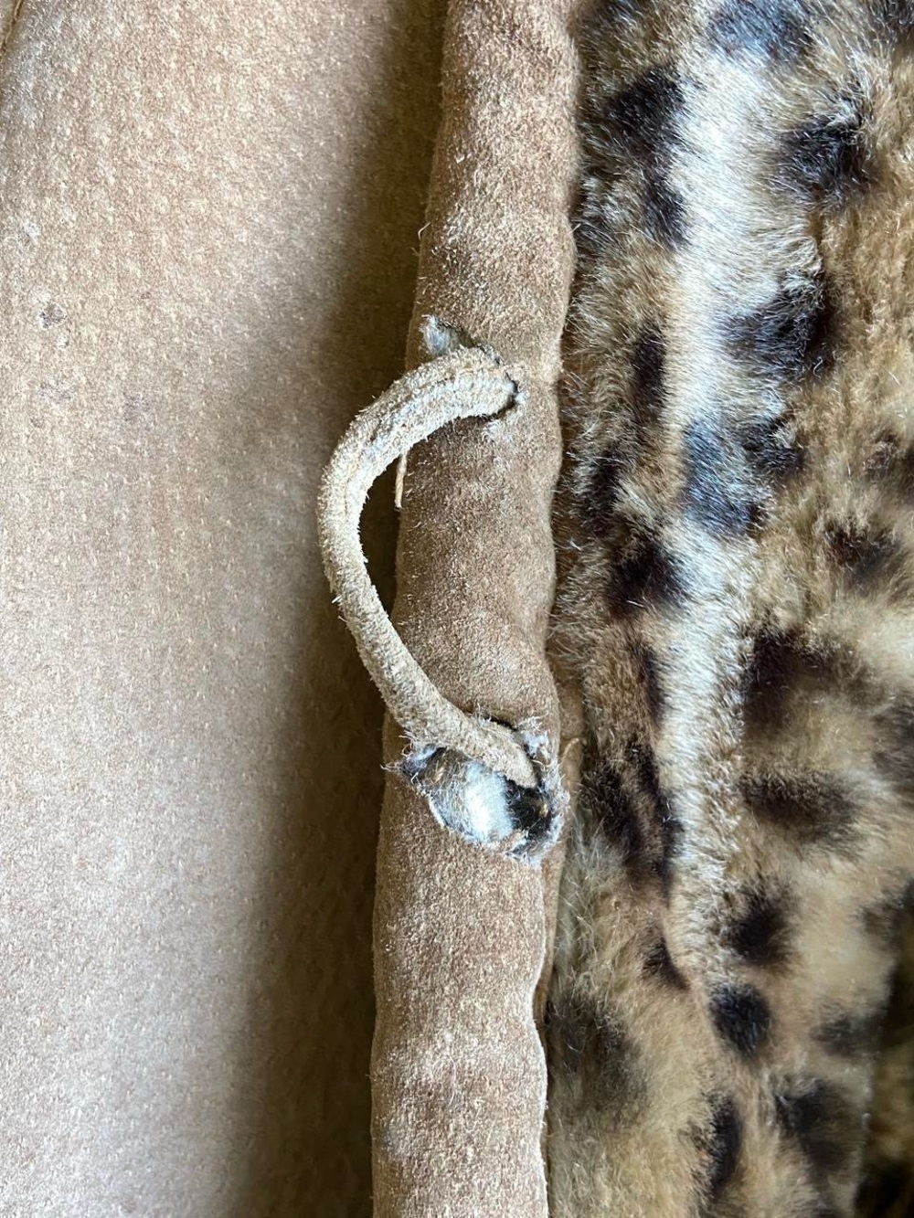 Vintage Marvin Richards Taupe Suede Trench with Leopard Faux-Fur Trim - Picture 7 of 7